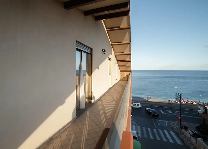 Marina Di Savoca Santa Teresa Di Riva